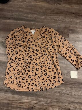 Liz Claiborne Camel and Black Leopard Print V-Neck Tunic